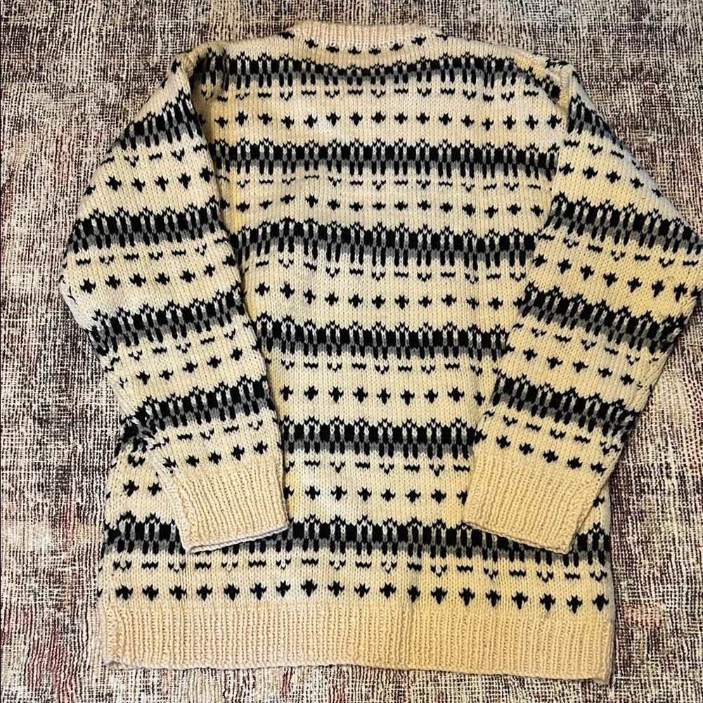 Classic Black and Cream Crewneck Sweater - Picture 5 of 5
